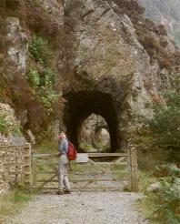 Gesperrter Tunnel der ehemaligen Eisenbahn