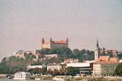 Blick von der Stadt auf die Burg