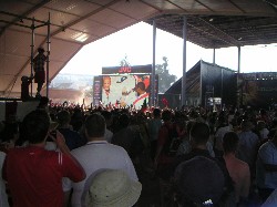 Englische Fans feiern in der Fan Zone den Sieg über die Schweiz