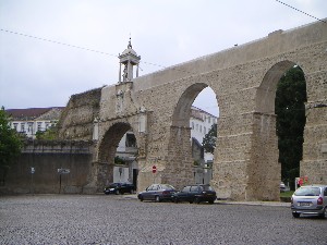 Das Aquädukt S. Sebastiao
