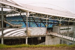 Blick vom Wall des alten Zentralstadions in das neue Zentralstadion