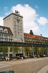 Blick vom Augustusplatz auf Leipzigs ersten Wolkenkratzer, das Krochhaus