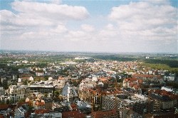 Blick vom City Hochhaus (in der Bildmitte das Zentralstadion)