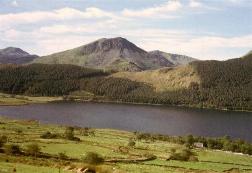 Bergpanorama hinter dem Llyn Cwellyn