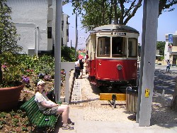 Nostalgische Straßenbahn, mit der man von Sintra zur Atlantikküste fahren kann